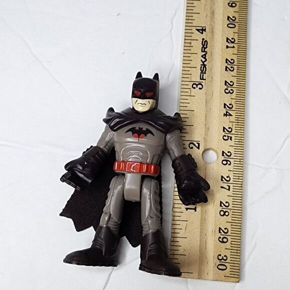 TM & DC COMICS 3" BATMAN FIGURE RARE 2016 RED BELT WITH RED EYES - Picture 5 of 5